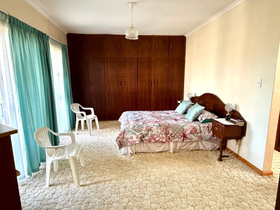 4 Bedroom Property for Sale in Bergzicht Western Cape